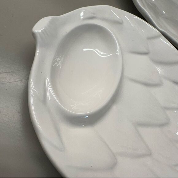 Vintage White Ceramic artichoke Plates - Picture 3 of 8